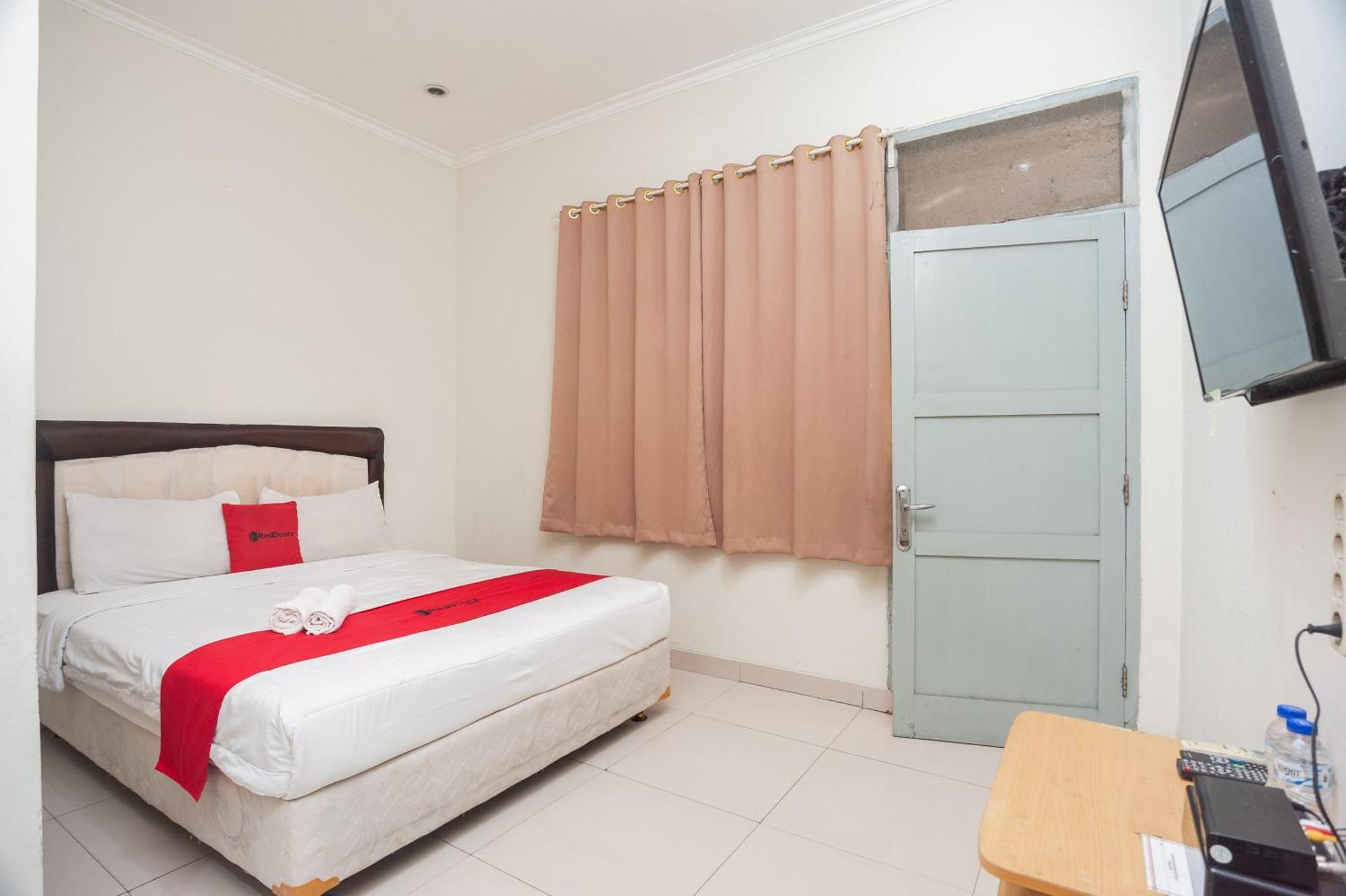 RedDoorz Plus near RS PMI Bogor Exterior foto