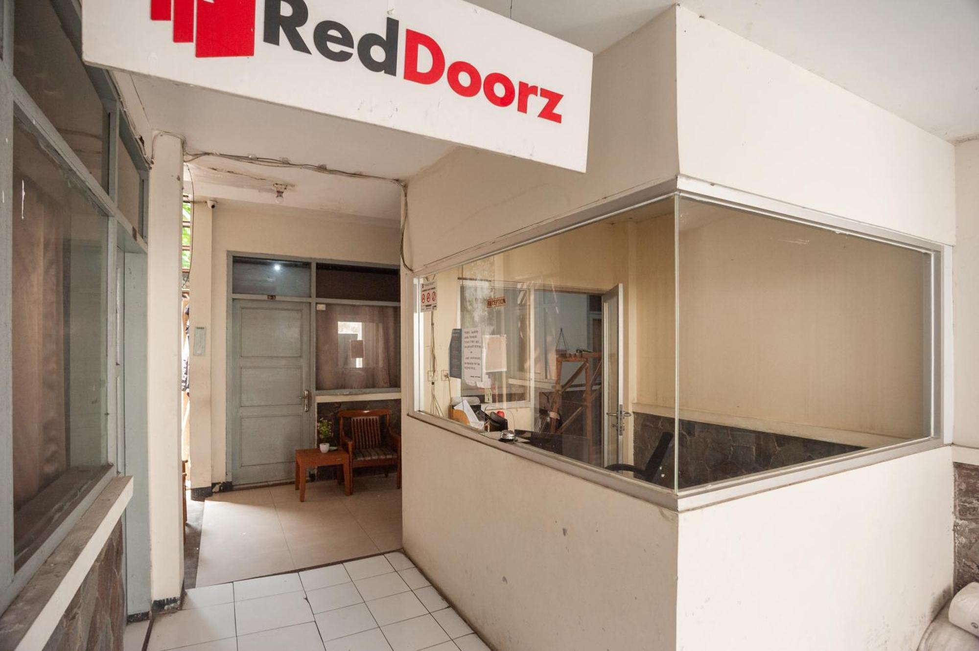 RedDoorz Plus near RS PMI Bogor Exterior foto